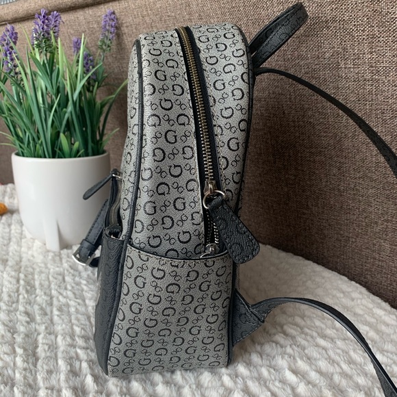 Guess backpack - Picture 2 of 11